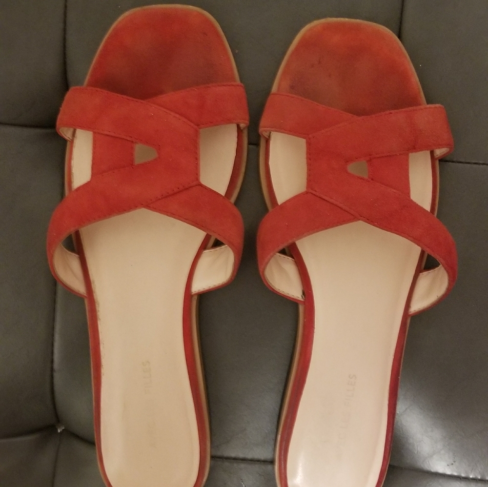 Gorgeous red leather slippers!